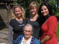 2008063287  Betty-Darrel-Yvette-Felicia-Suzette-Adara Belgium : Yvette DePaepe,Adara Clay,Suzette DePaepe