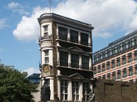 2005071101 London England